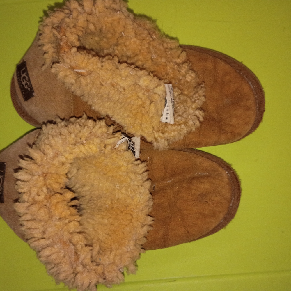 Used UGG boots - Picture 3 of 8